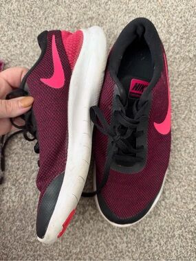 Nike Women's Maroon Knit Running Sneakers with Pink Swoosh